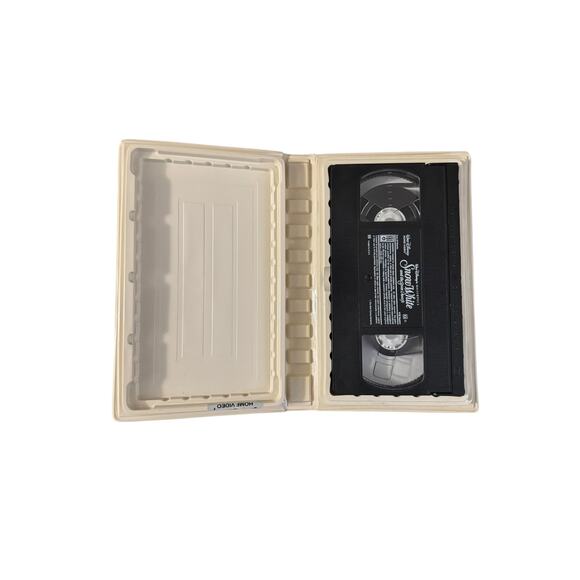 Walt Disney’s Masterpiece Snow White & the Seven Dwarves VHS – Preowned - Picture 2 of 3